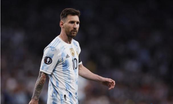 34岁金晨增肥后大变样,烫羊毛卷穿羽绒